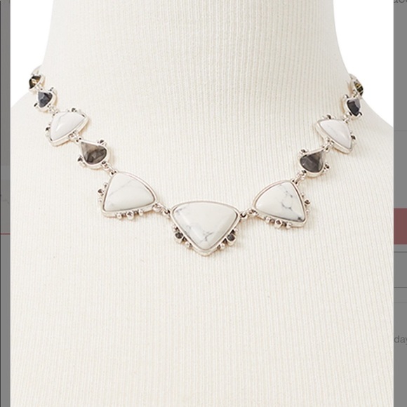 NWT Lucky Brand Necklace in Silver and Grey Stones - Picture 1 of 5